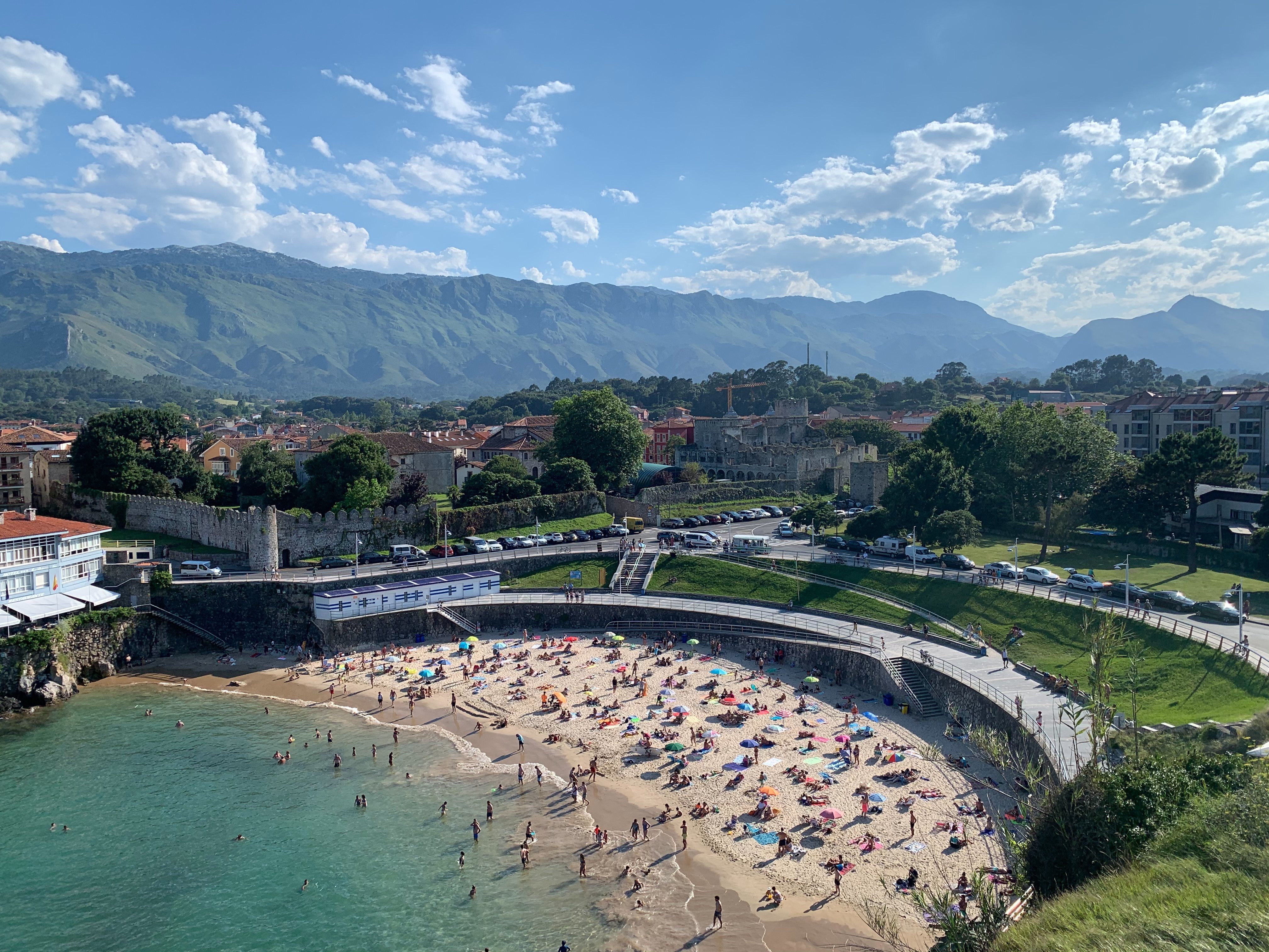 Llanes